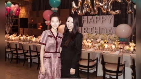 嘻嘻娱乐 2017 11月 章泽天24岁生日 刘强东送两米高的玫瑰花熊 171119