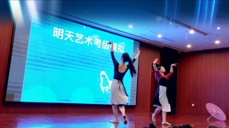 这舞也太给力了，老师跳的太棒了，后面更精彩