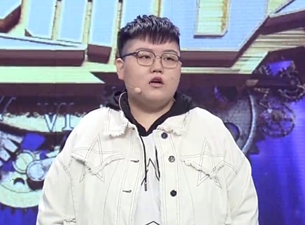 跨时代战书 胖女孩为“大哥”而战
