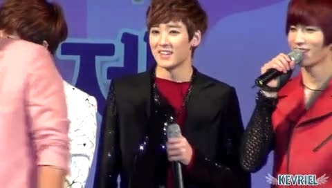 IU kiss&cry 军浦杜鹃花庆典开幕式 Talk 主Kevin Ver.1 饭拍版 12/05/04-U-Kiss (UKiss)