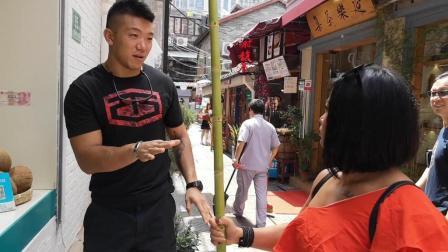 WWE在中国 李霞在上海田子坊变身功夫熊猫