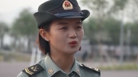 每日新闻报 女兵方队分秒不差 又美又帅气