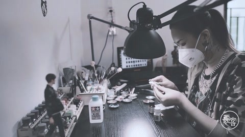 顽客 走进90后个性美女涂装师的内心世界 ：人体是一件很美好的事