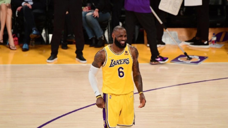 2021-2022赛季NBA集锦 詹姆斯狂砍56分拯救湖人 库里30分勇士失利