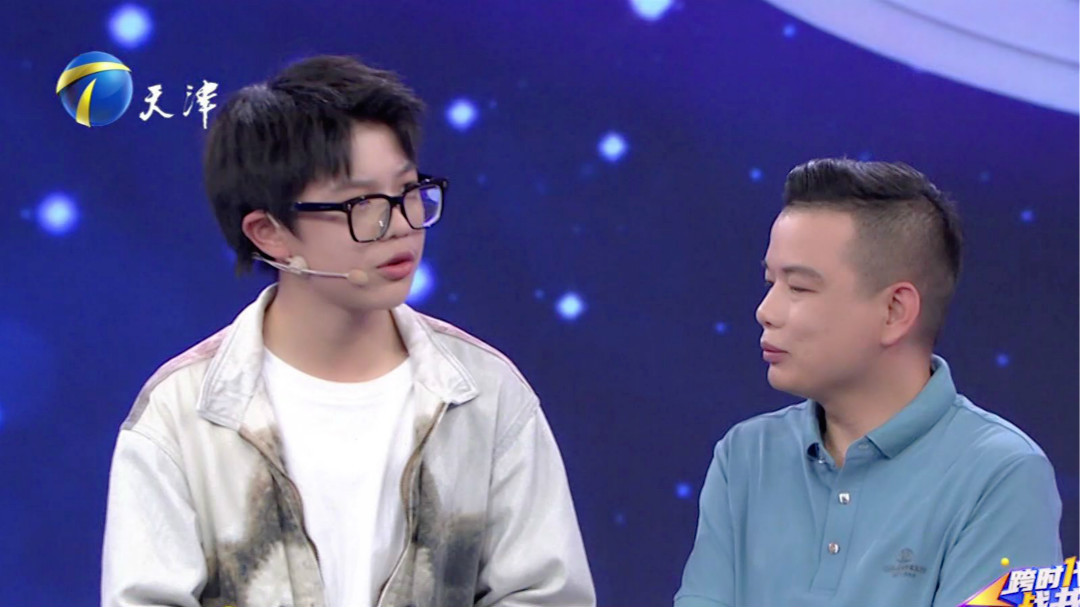 “一人乐队”杨宇华现场表演