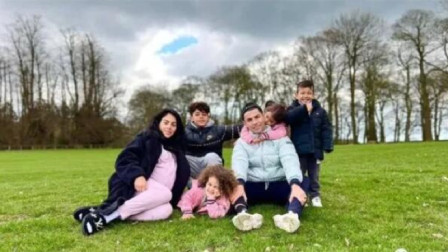 2021-2022英超大放送 生命，高于足球！第7分钟，曼联与利物浦球迷鼓掌支持C罗