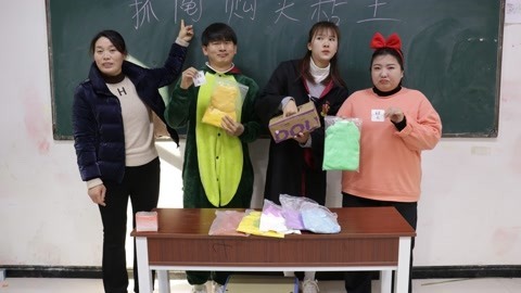 美女家务事 抓阄购买粘土，小晴超幸运0元购，冬冬竟抽中天价粘土，太惨了