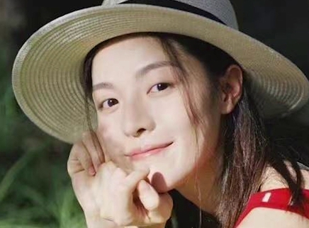 钟楚曦五年前片场旧照曝光