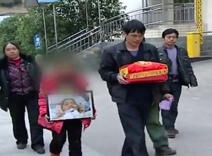 寻情记 一诺如山好继父 妈妈灵前喊声爸