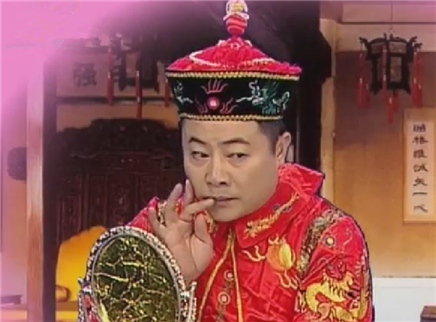 越策越开心 王栎鑫武艺上演校园突袭