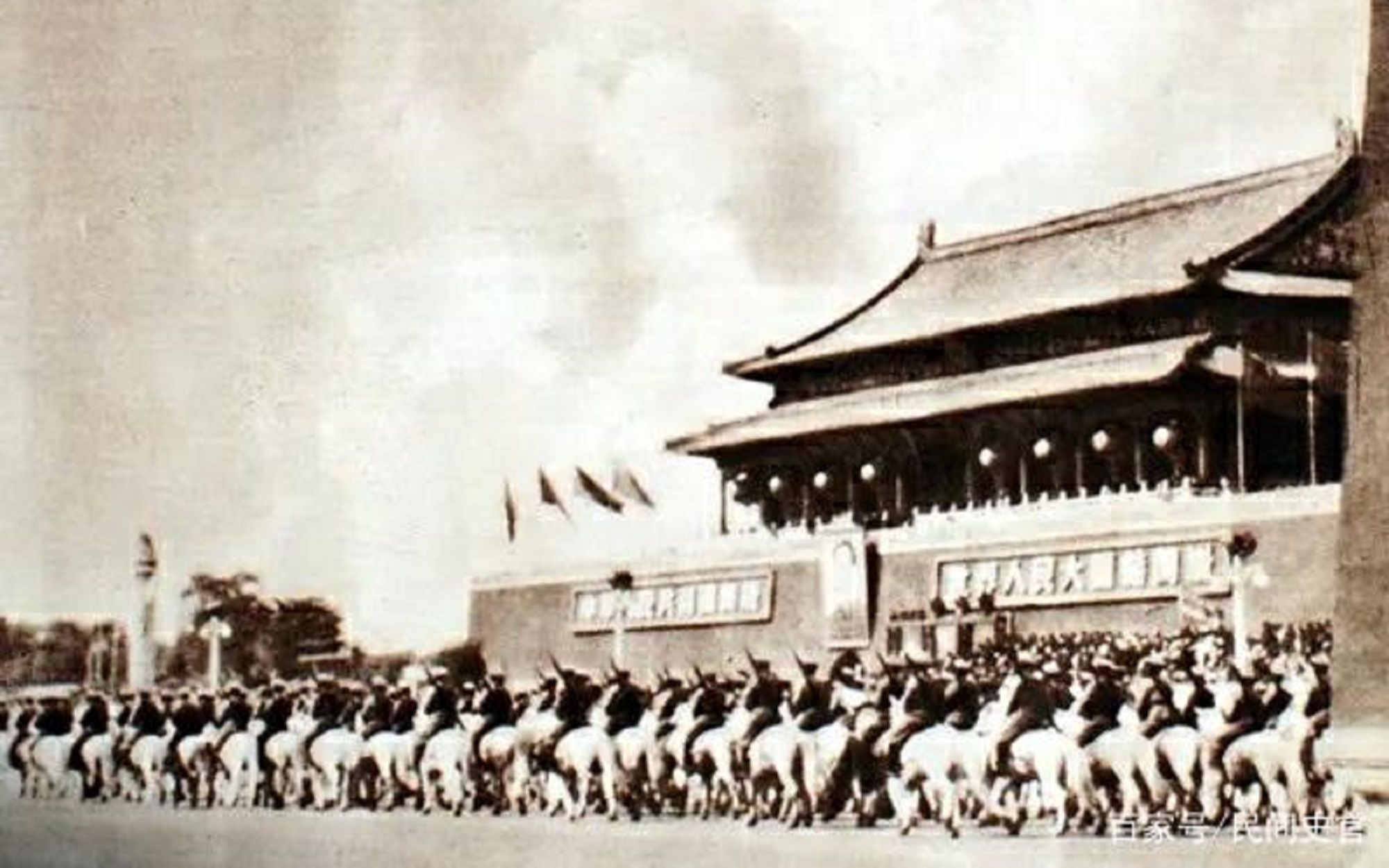 傅前哨：1950年空军第一次阅兵带来的变化