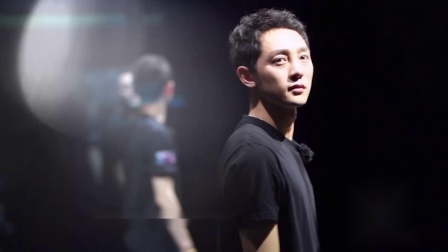 面对虚拟女友 即兴表演