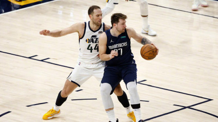 2021-2022赛季NBA集锦 东契奇复出30+10 米切尔23+6 爵士胜独行侠扳成2-2
