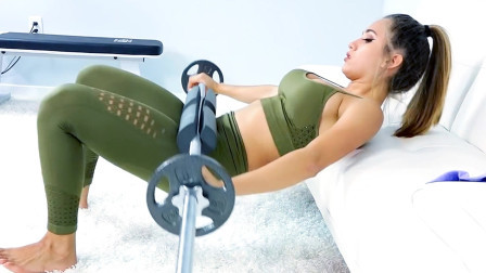 杠铃臀举是臀部训练的进阶动作，新手在家练习时，最好有教练指导