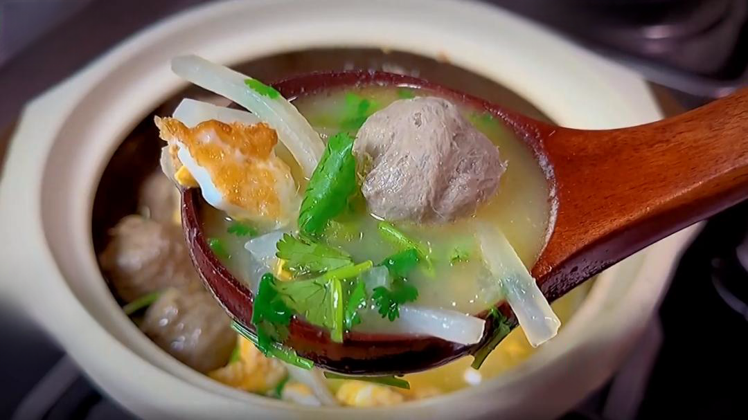 人气美食 冬季快手菜 牛肉丸煲仔