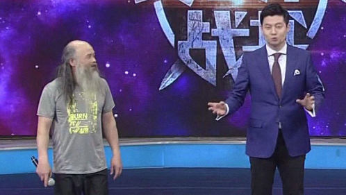 跨时代战书 功夫大师手飞绣花针穿透玻璃！