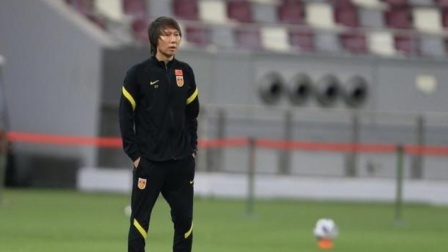 中国男足冲击2022世界杯 李铁执教国足真有变化了？名记：12月底确认是否下课