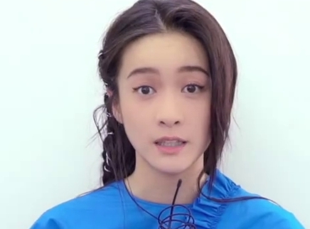 我们的街拍时刻 张雪迎把“光盘行动”变时髦
