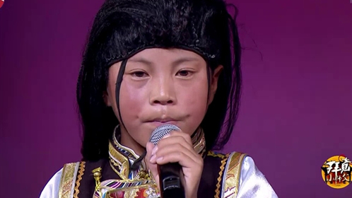 拜见小师父 眯眼“小导演”展童声天籁