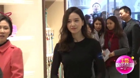 土豆娱乐快报 2017 5月 吴奇隆带刘诗诗吃虾 夫妻俩甜蜜互动超有爱 170526