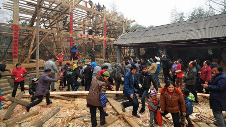 俗语：“白虎盖青龙，代代有人穷”什么意思？