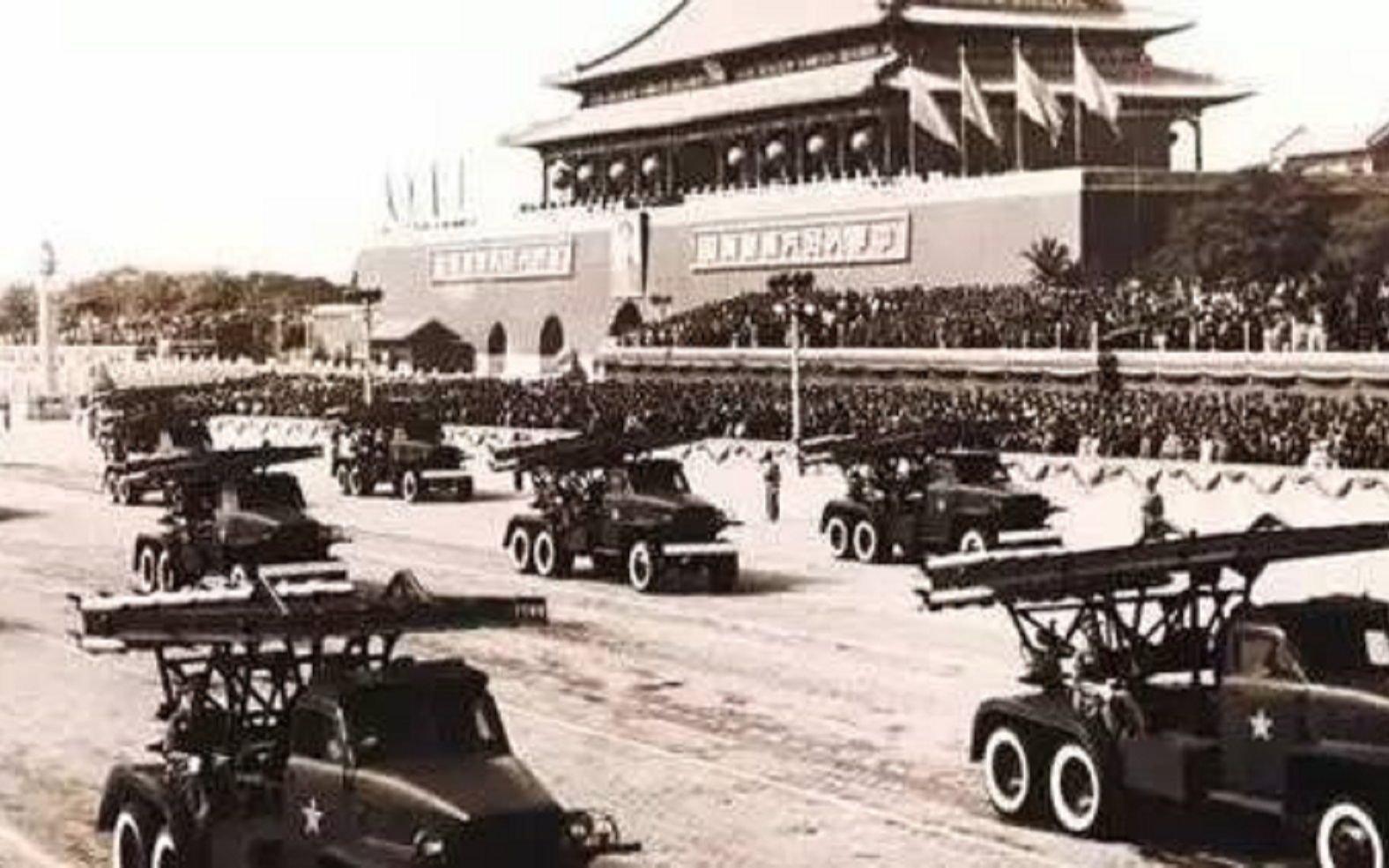 葛立德：1954年国庆阅兵我国陆军装备得到了大幅度提升