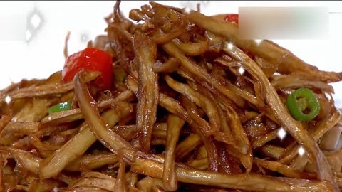 辣酥手撕菇香味十足 自制版高压锅搞定香嫩牛肉干