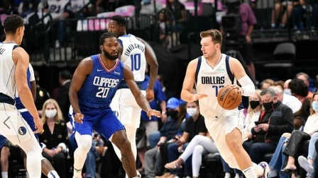 NBA季前赛-东契奇14+8 铂金15分 独行侠击沉快船