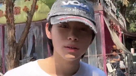 友间合租屋 “独特节奏”直播间，小庄小侯开启高能“整活”