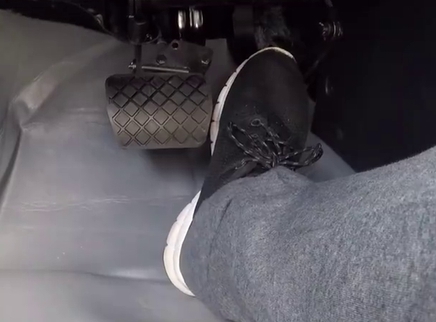 新闻大求真 踩油门刹车会男女有别吗？