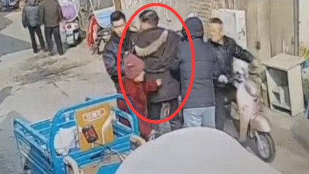 无良蟊贼竟对老人下手 民警瞬间冲出将其抓获