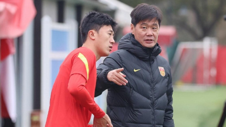 中国男足冲击2022世界杯 国足VS日本前瞻：鹏指首秀 别再苟着踢不可被唬住