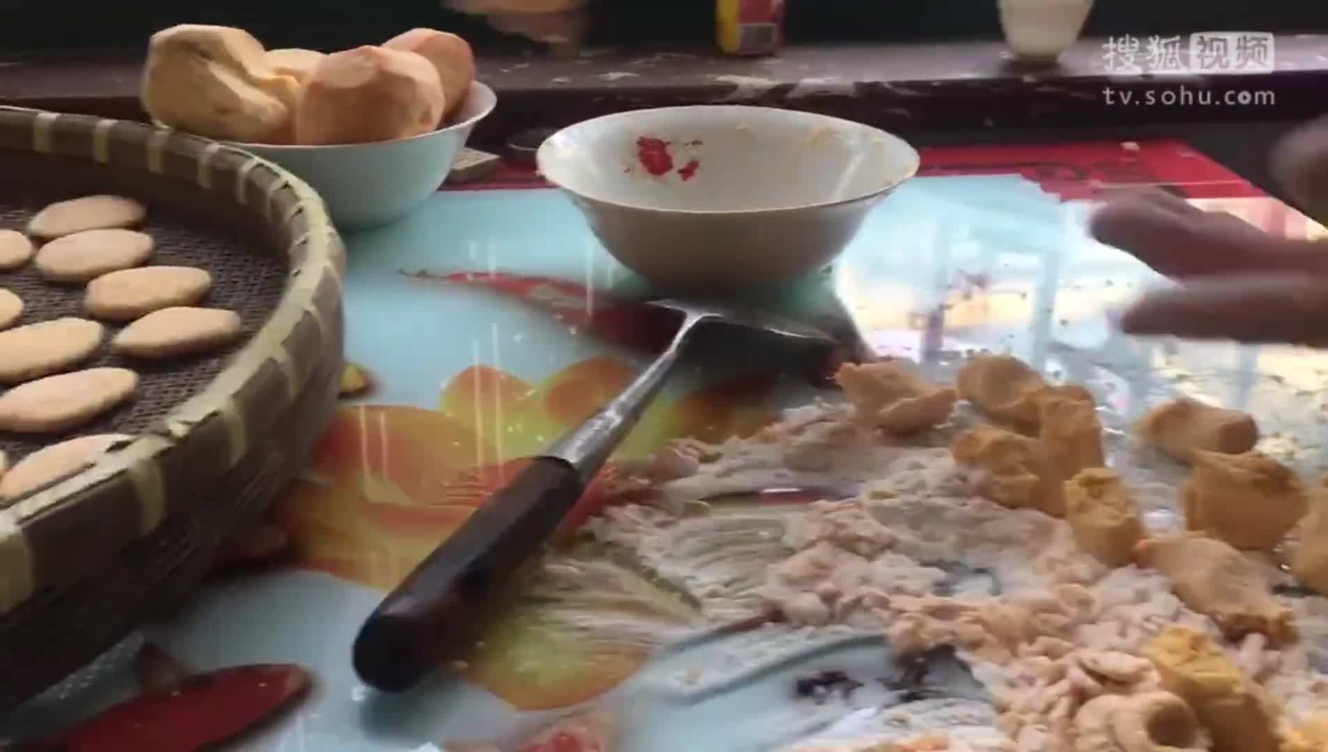 美&middot;食 64岁老人做南瓜饼5秒钟一个，这速度太快我赶不上，佩服