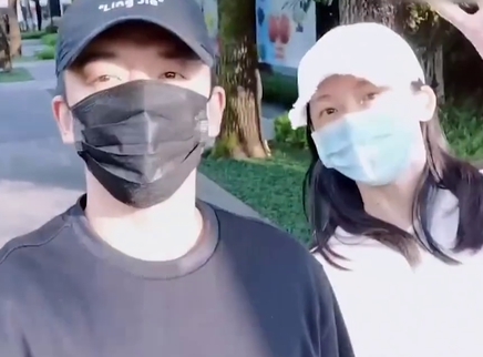 郑恺苗苗晒出游vlog