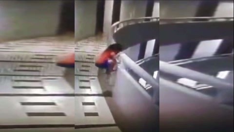 网罗天下 5岁女童翻11楼栏杆坠落