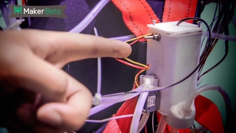 MakerBeta超能技术宅 20块自制水冷衣，骤降20度