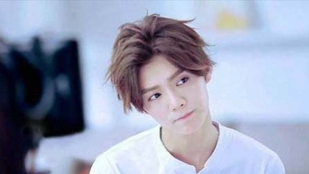 鹿晗关晓彤隔空秀恩爱