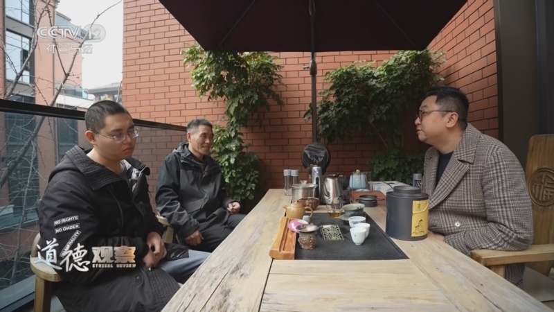 《道德观察(日播版)》 20260117 网约车上的特殊“乘客”(下)