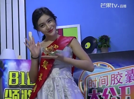 杨馥宇喜获嘻芮颁发最佳舞王奖项