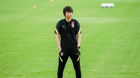中国男足冲击2022世界杯 李铁：有没有主场差不多？这样说的脑子有问题