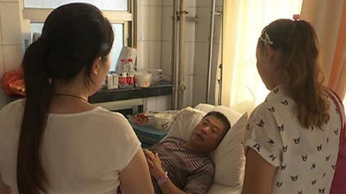 语众不同 男子见义勇为 得救女子怒斥炒作