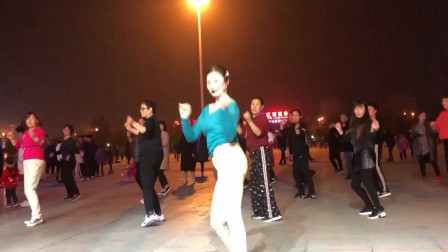 最近大妈也疯狂非要跳《花花宇宙》
