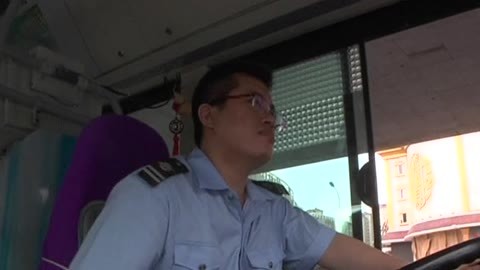 城市直通车 早高峰遭遇路堵 乘客怒怼司机