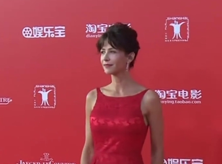 娱乐急先锋 上海电影节红毯中外女神齐现身