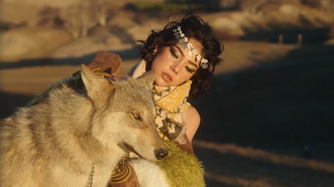 花筱鸳化身魔丸坚持老年妆 古丫一驯服苍狼生命力满满