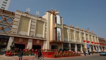 海德俱乐部成立于2000年,位于钢铁大街33号包头宾馆东墙,是包头市娱乐