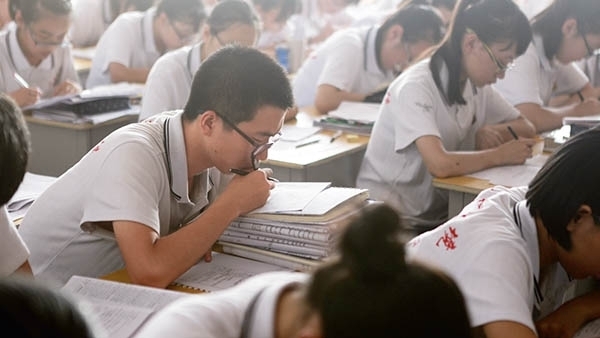 河北衡水某中學高三學生為高考做最後衝刺複習