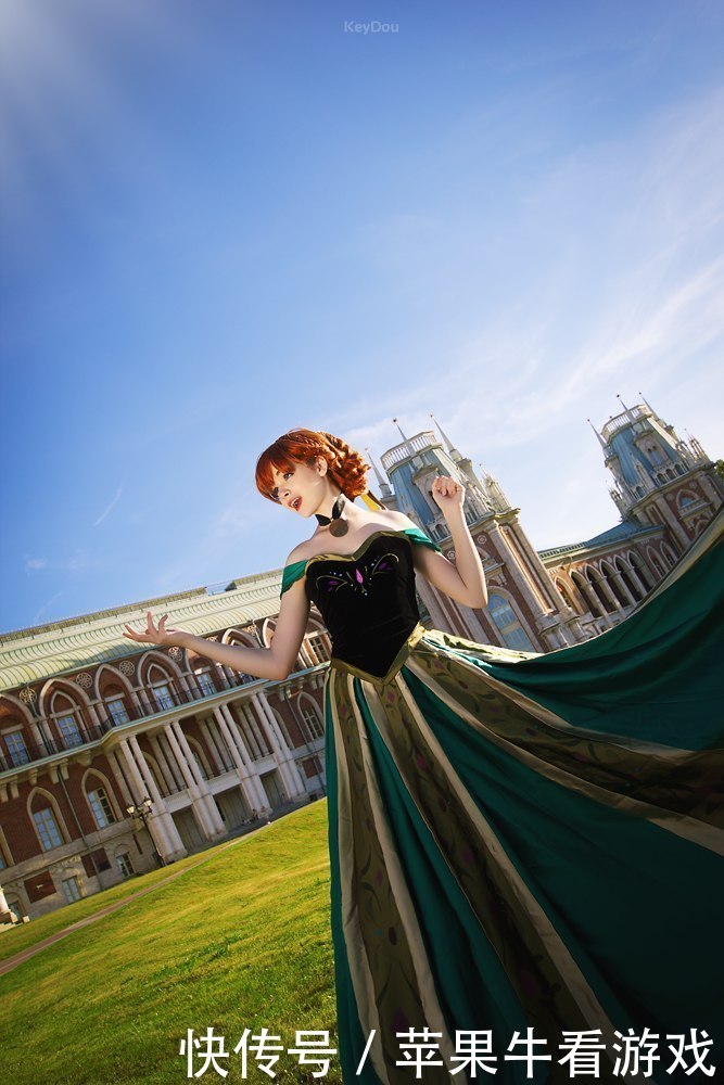 冰雪奇缘安娜cosplay:这萝莉脸很惹人爱!