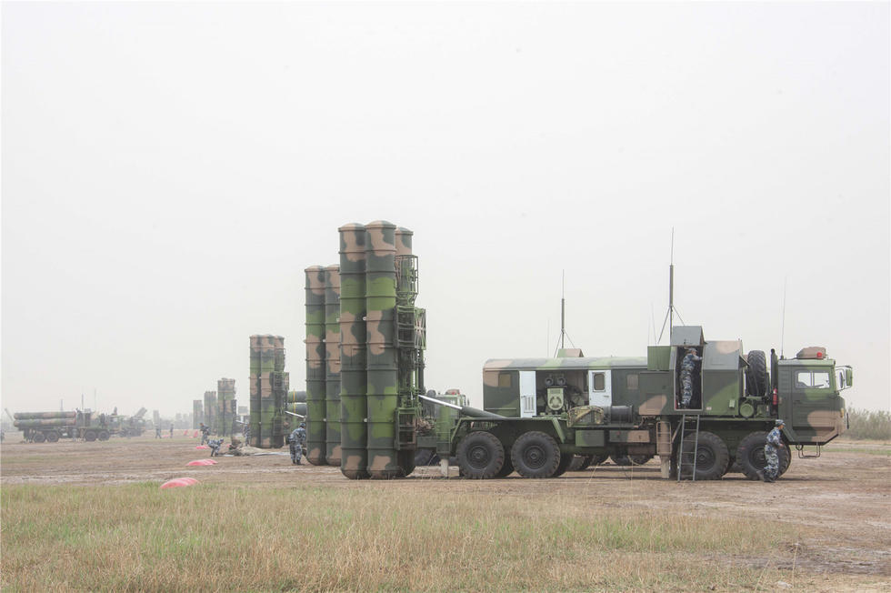 霸气!解放军红旗9防空导弹实弹装填画面曝光
