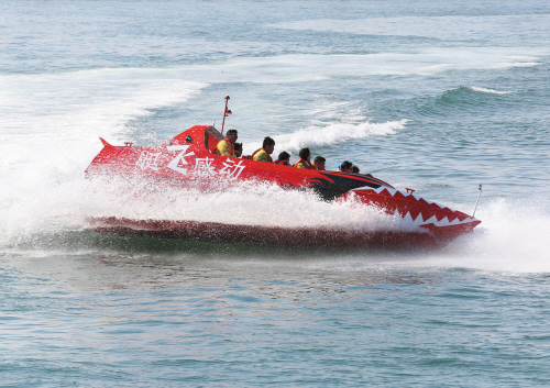 动感飞艇今夏"嗨"翻塔河湾